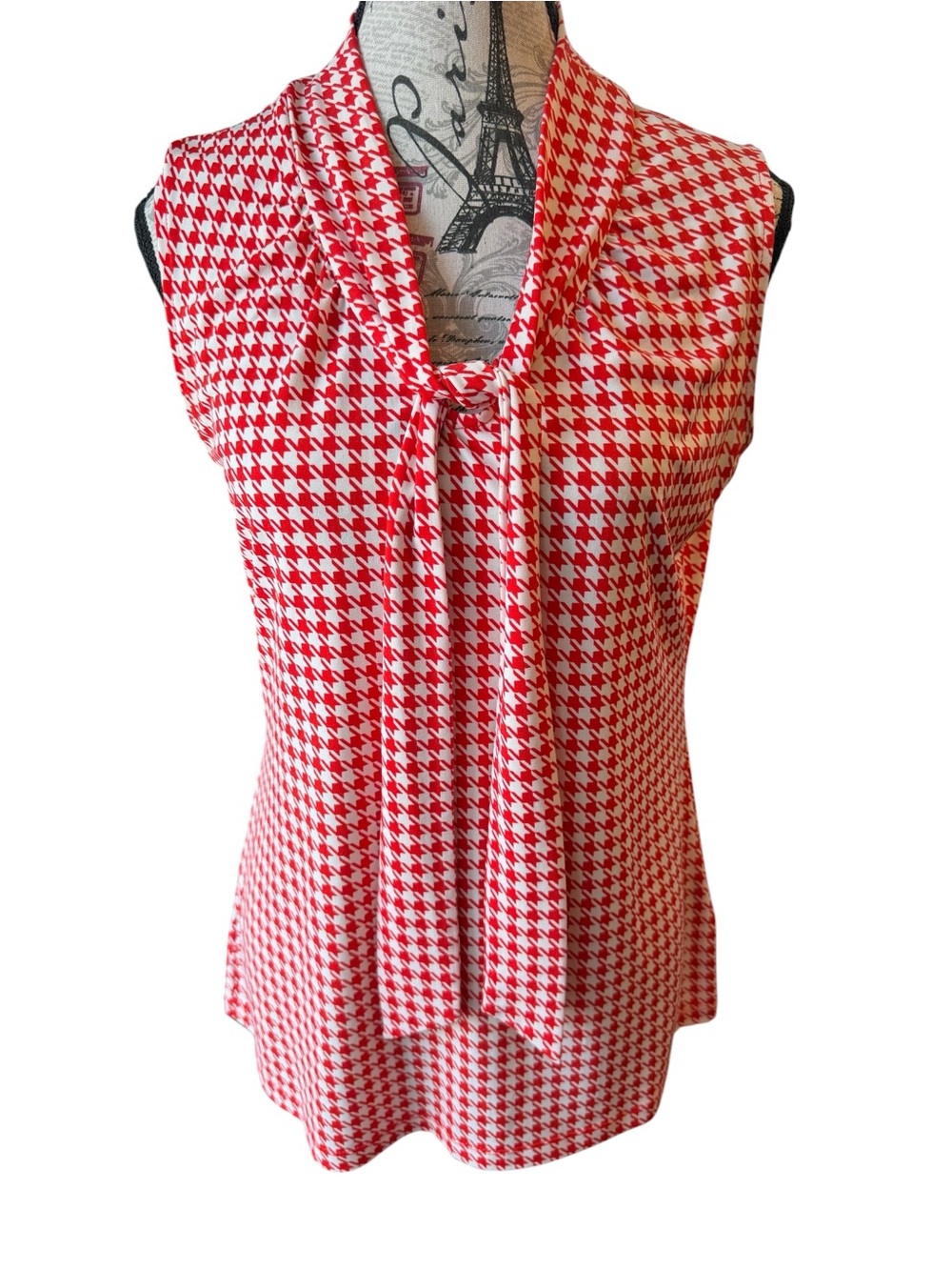 Banana Republic Red and White Houndstooth Tie-Neck Sleeveless Top - Picture 1 of 7